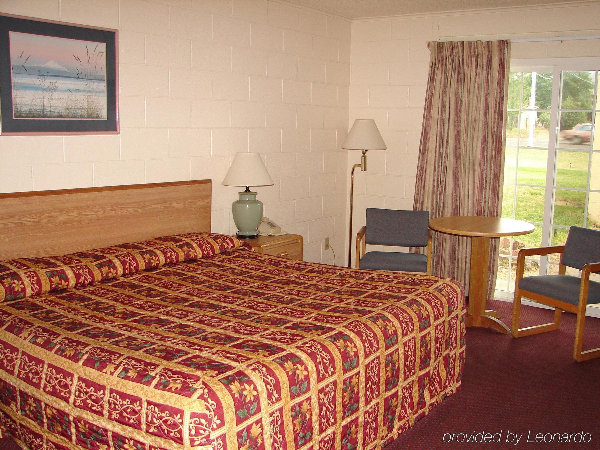 Relax Inn Yreka Room photo