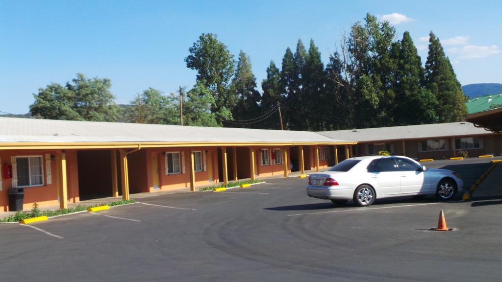 Relax Inn Yreka Exterior photo